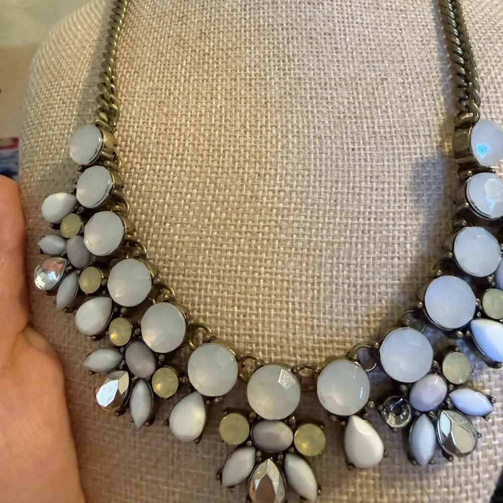 Elegant White and‎ Gold Statement Necklace